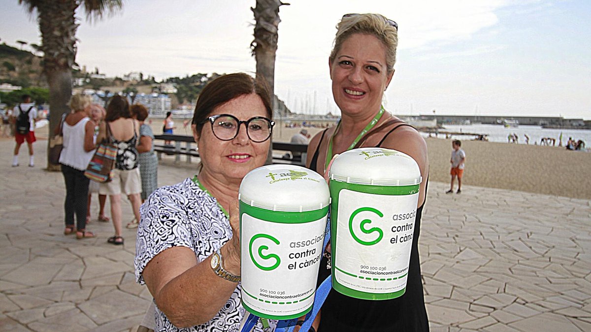 Blanes_cat's tweet image. Notícia: @Blanes_cat acull dissabte i diumenge la col·lecta d’estiu @ContraCancerGIR Es distribuiran voluntàries i voluntaris amb la característica guardiola verda per recollir fons econòmics destinats a la recerca oncològica

blanes.cat/docweb/2023-08…

#solidaritat
#lluita
#salut