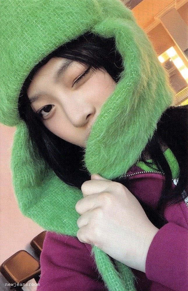 Day 3!! 

✧ ˚ · .  hello, i'm Roxy (rox)  !  

i am not new to #kpoptwt / #stantwt

ㅡ ★ she / her  ,  '06 liner
ㅡ ★ ults , bts, enhypen, new jeans, txt
ㅡ ★ i'm looking for interactive moots!

♡ / ↻ =  moots  &amp;  spread  !