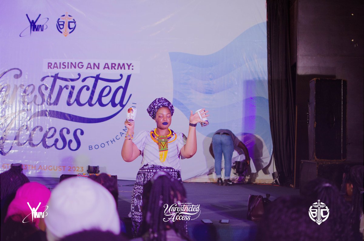 YWAPhq's tweet photo. Functional classes had us learning diligence in diverse fields with the experts taking us through every step of the way

#boothcampxvii #bcxvii #ywapbcxvii #youthcamp #abujacamp #nigerianyouths #christiancamp #summercamp #christianvibes https://t.co/fGsL8zrA0O