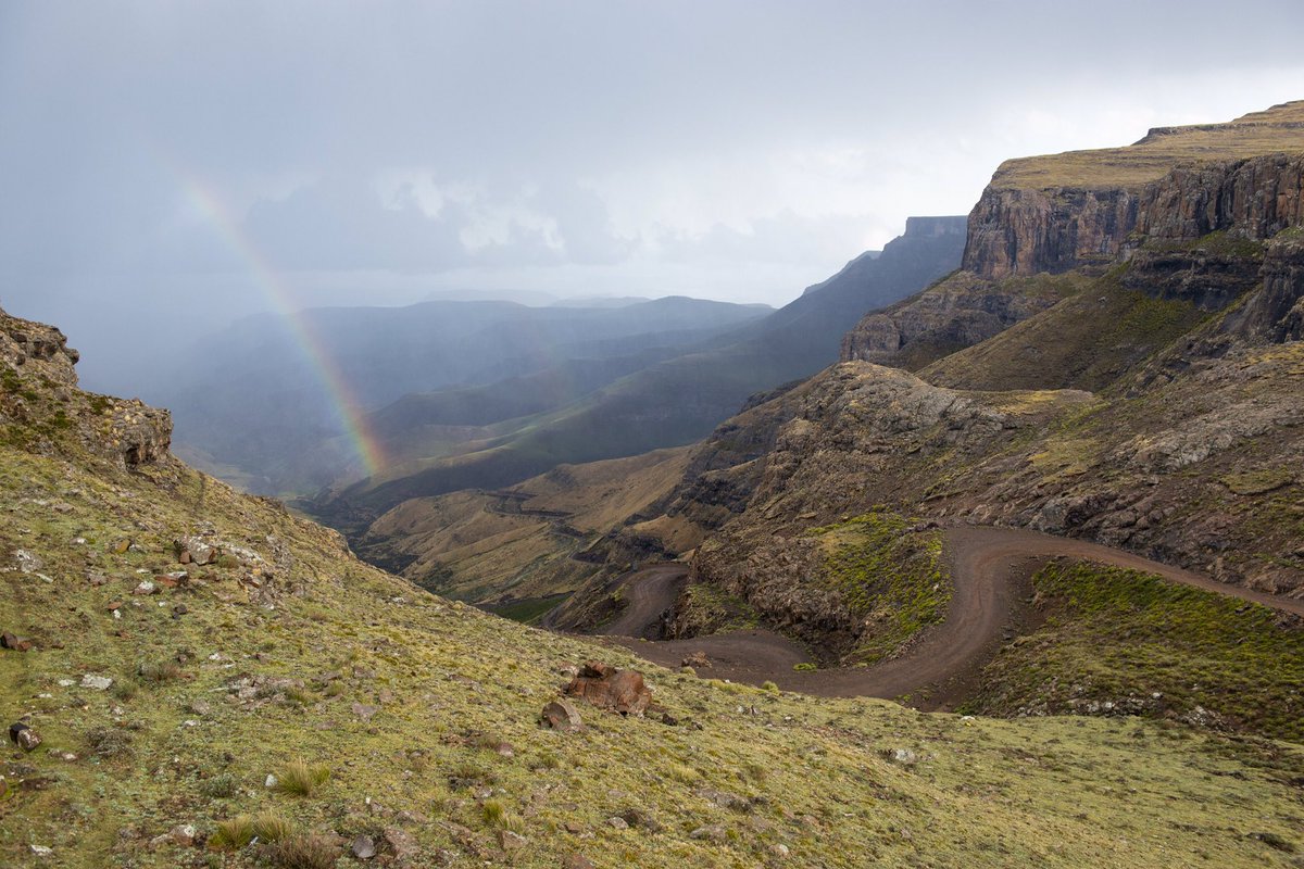 visitlesotho's tweet photo. Scenic views of the magnificent meanders of the Sani Pass as seen from the Sani Top, from an elevation of 2,874m above sea level.
📍Sani Top, Mokhotlong
#VisitLesotho #ExploreLesotho https://t.co/CJgKzBu3cn