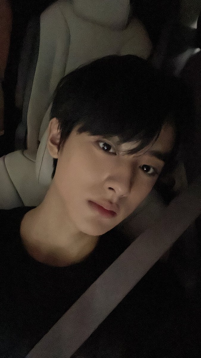 vermo_on's tweet photo. 김민규 배우를 추천합니다
저희민규 버블시작 1012일동안 사진만 1194장 보낸아이입니다 버블없으면죽어요 https://t.co/JUbOPerILj