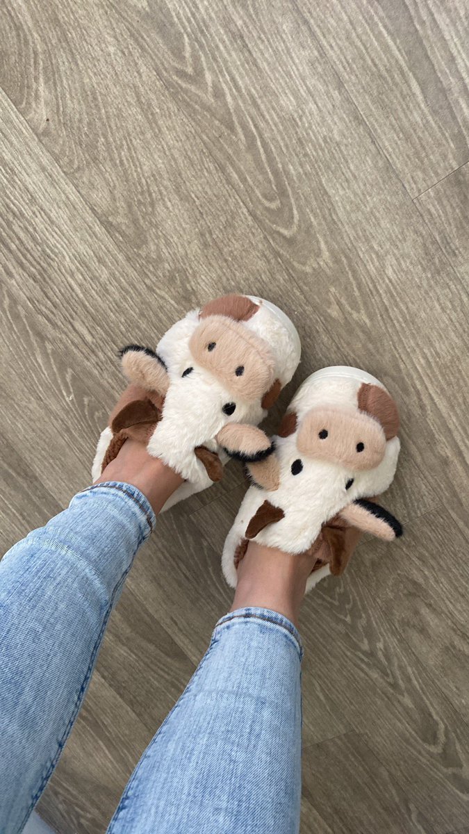 downtothewoods's tweet image. So it’s my #birthday and I was given these adorable slippers from #temu  haha I’ve never shopped here before but I’m going to have a nosey now! 

#fungift #cow
