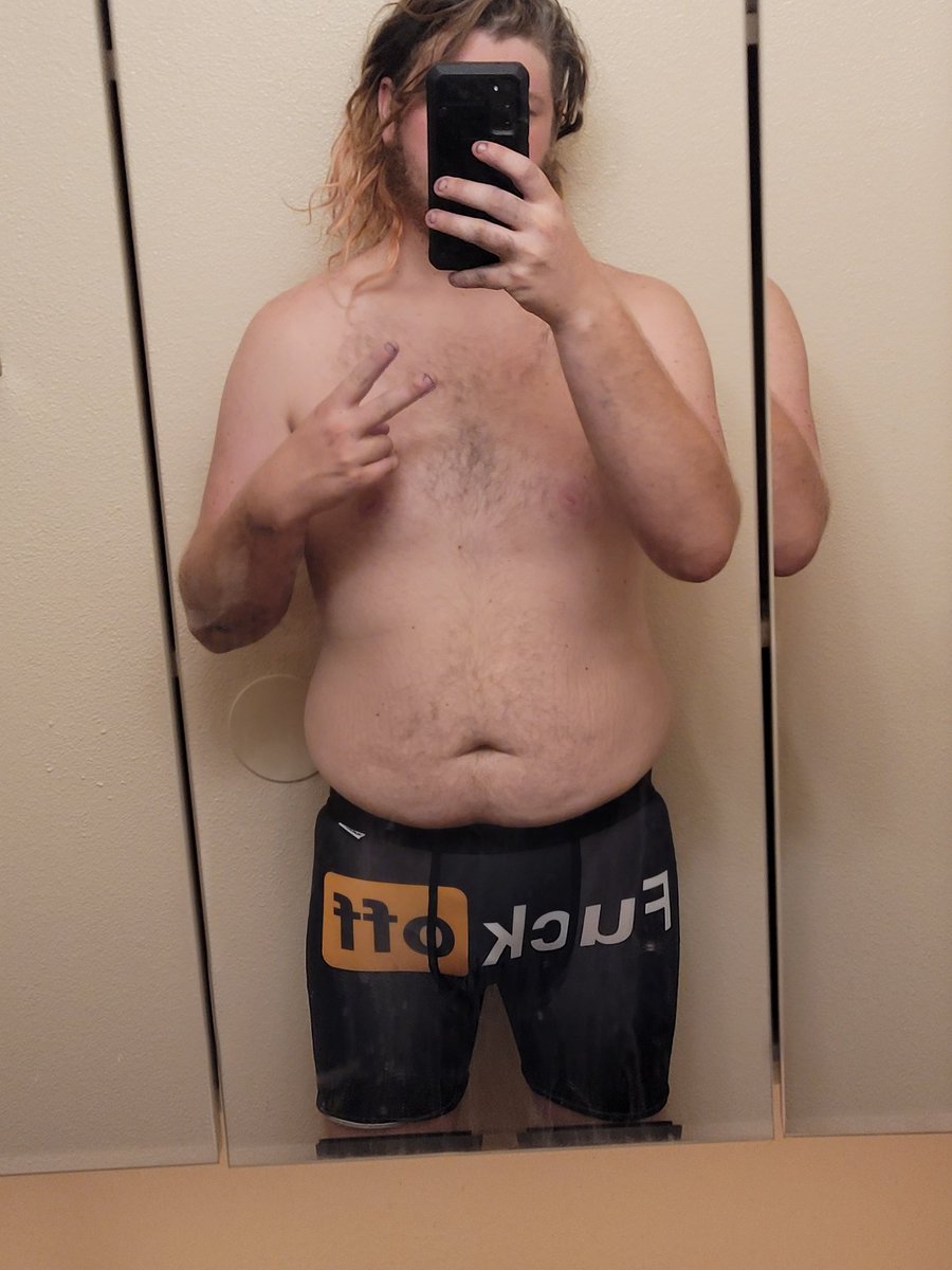 FearsUva's tweet photo. Iv been told I have a little bit of a dad bod what do you think? #teendad #onlyfans #fuckoff #bigboys #18+ #NSFW https://t.co/mBZcEHZYOl