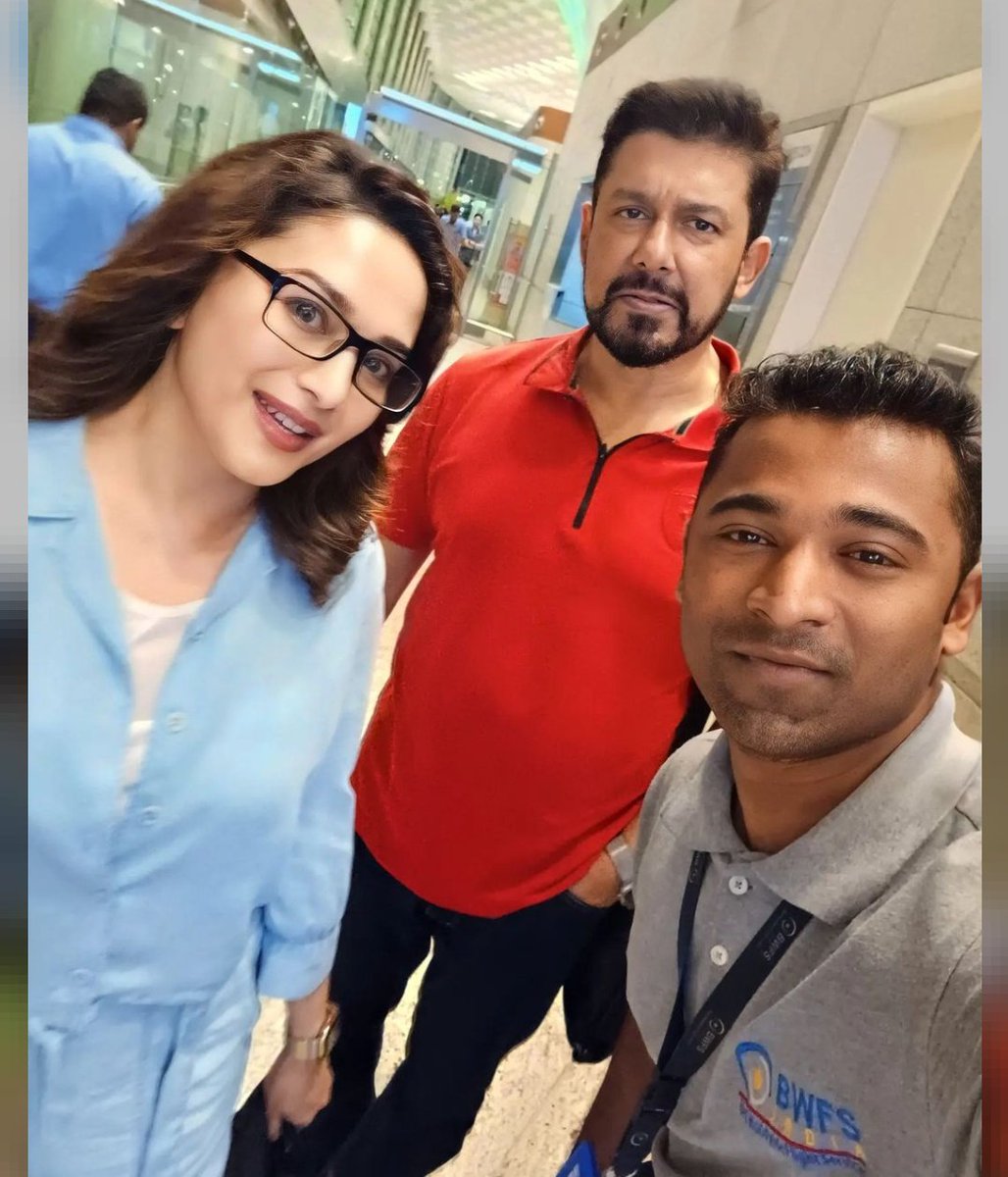 SoSweetMadhuriG's tweet photo. Congratulations 🎉🎉
#39YearsOfMadhuriDixit
My sweet ma'am sweet magical smile 😊😘❤
Itni pyari se, sweet se smile dekh kr din to pyara he gozre ga na!!! 
Aap kea kehey gi madhuri Ji ?
@MadhuriDixit
#MadhuriDixit
#sweetsmile
#magicalsmile
#bollywoodqueen
#dancequeen
#beautyqueen https://t.co/tt1y8RbvJn
