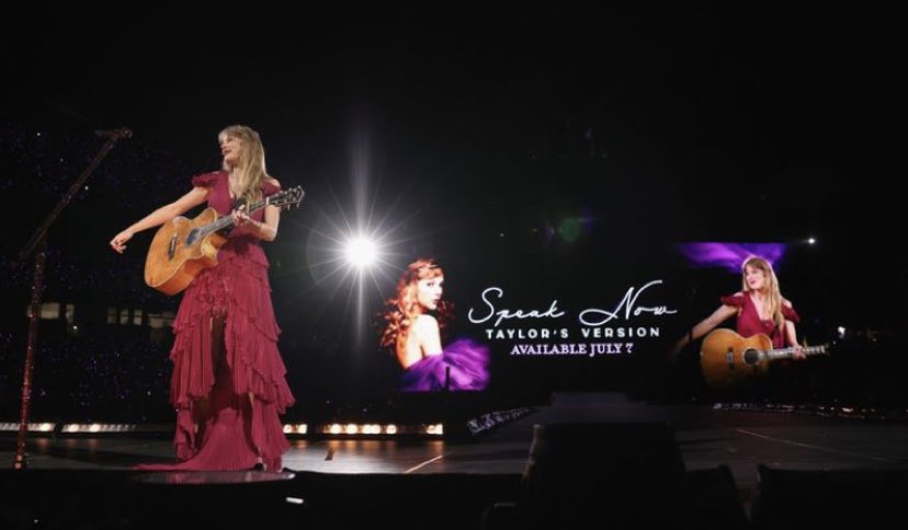 hotmessjunk's tweet photo. 2023 the year of our lord and savior taylor swift https://t.co/4X3NEFSSRF