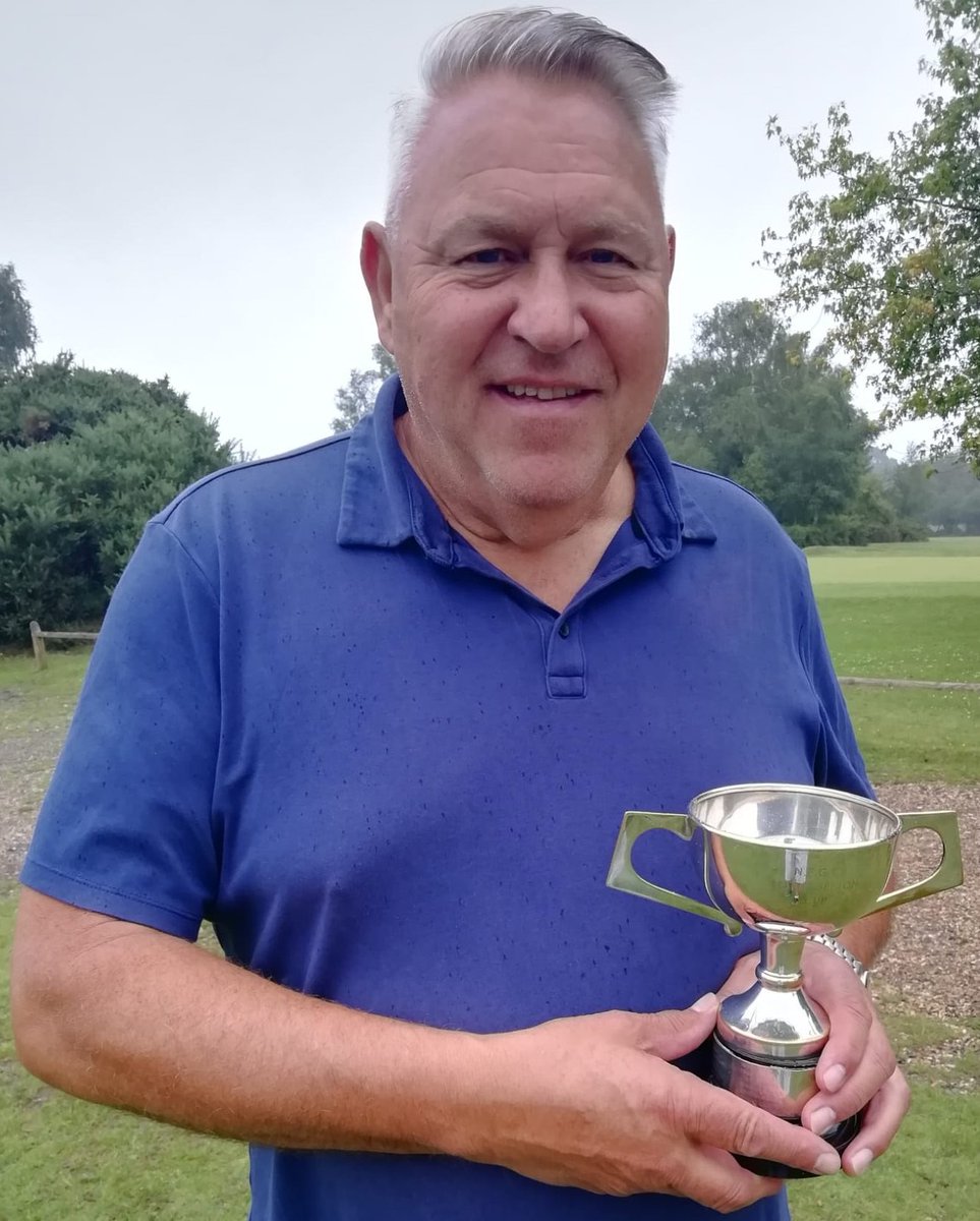 Seniors Section 

Mik Jarmolowicz scored an excellent 42 points to win the Lottie Sefton Trophy - his first ever trophy win since joining the Seniors Section.  May this be the first of many!