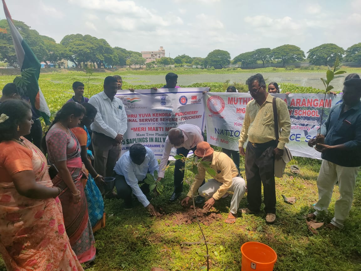 @NykPuducherry today organised a special event in connection with #MeriMatiMeraDesh Mission at Kanakaneri. District Collector Shri.E.Vallavan administered Panch Pran pledge and planted tree saplings. Shri.Deivasigamany, DD, NYK, Puducherry and others participated in the program.