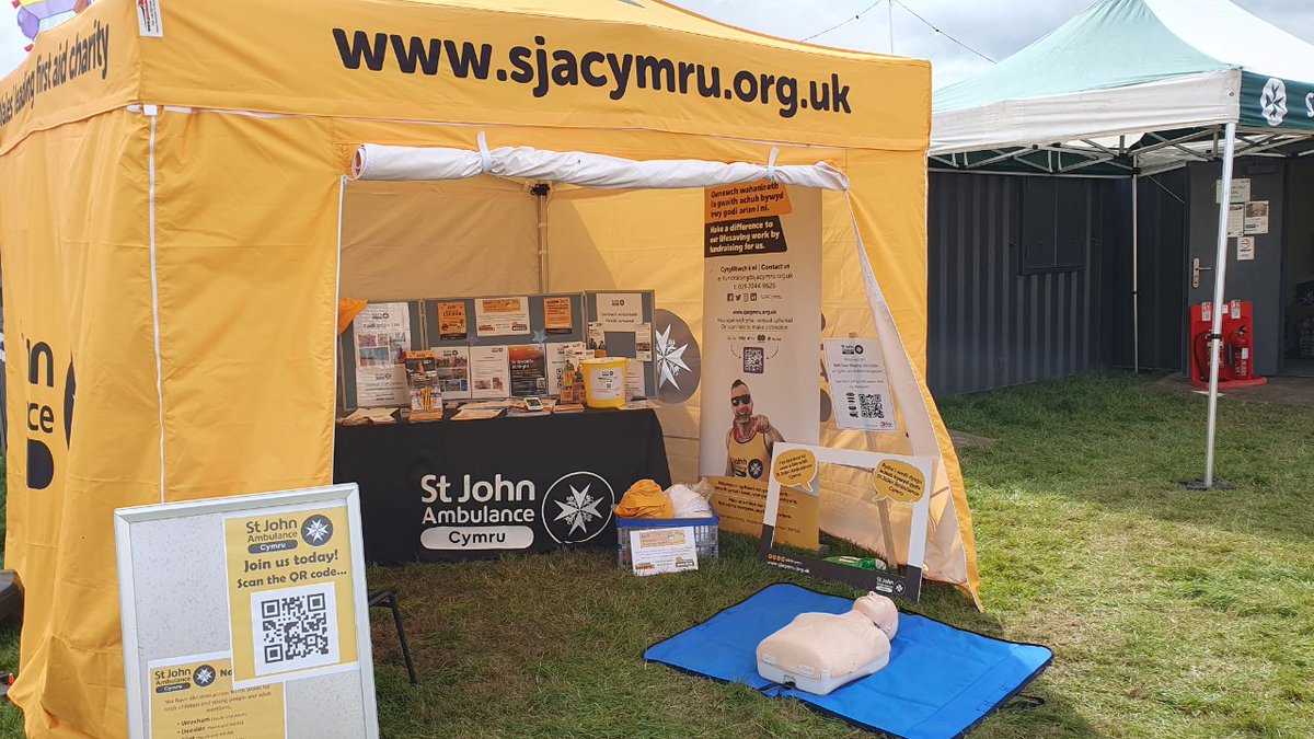 SJACymru's tweet photo. We're here at the Eisteddfod today to show how you can help save a life.
Our friendly teams are providing demonstrations that you might one day need to use.
So please come and say hello to our volunteers who are always happy to help.
#Eisteddfod #SJACymru https://t.co/BPWs4HmeKD