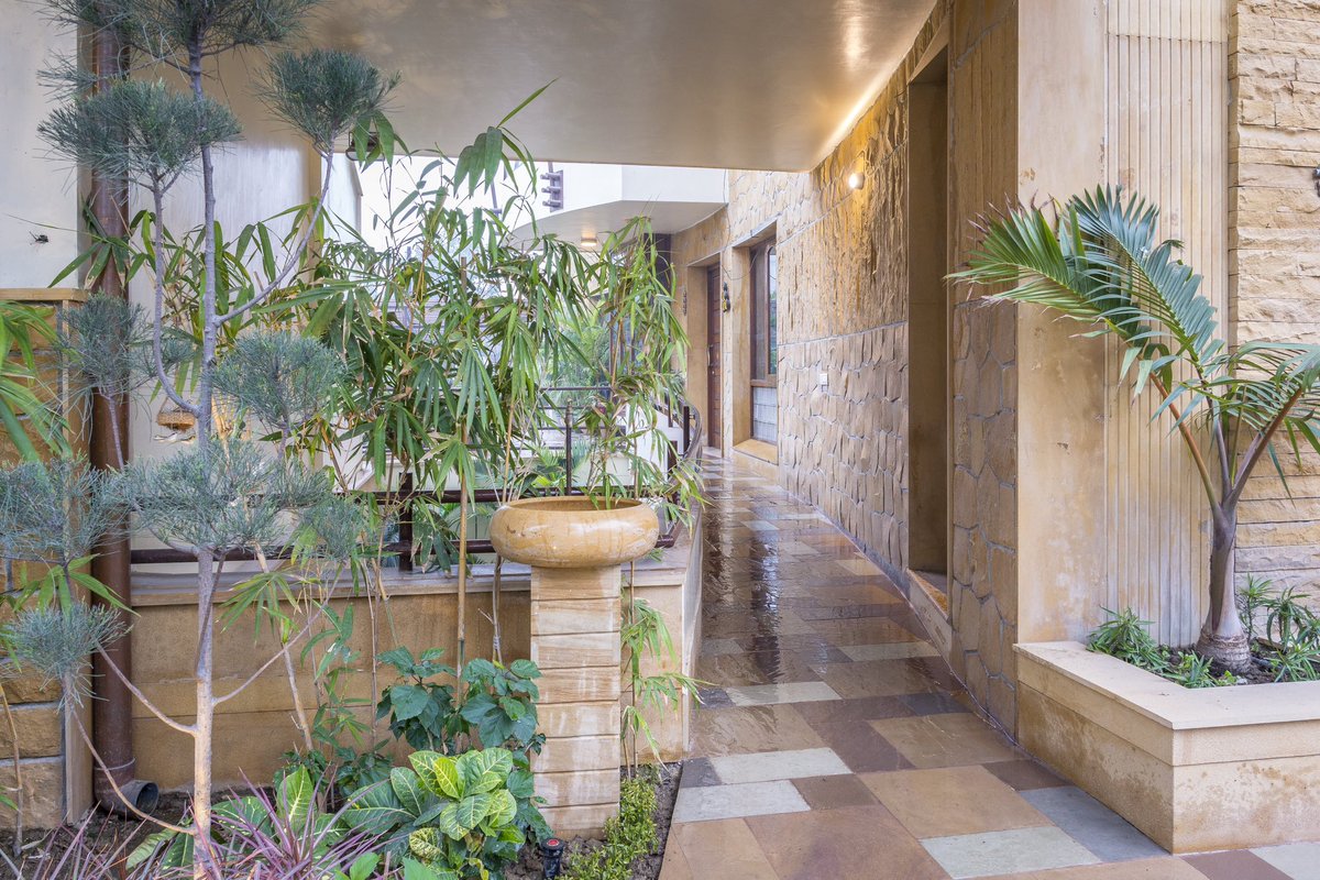 Artspacedesign_'s tweet image. Natural Indian Stone work from Jaisalmer and Kota worked their magic in transforming this walkway. 

#artspacedesignstudio #interiordesigner #interiorwork #walkway #designservices #architect #architectlife #interior4all #interiordesignerlife #luxurylivingmovement #residencias