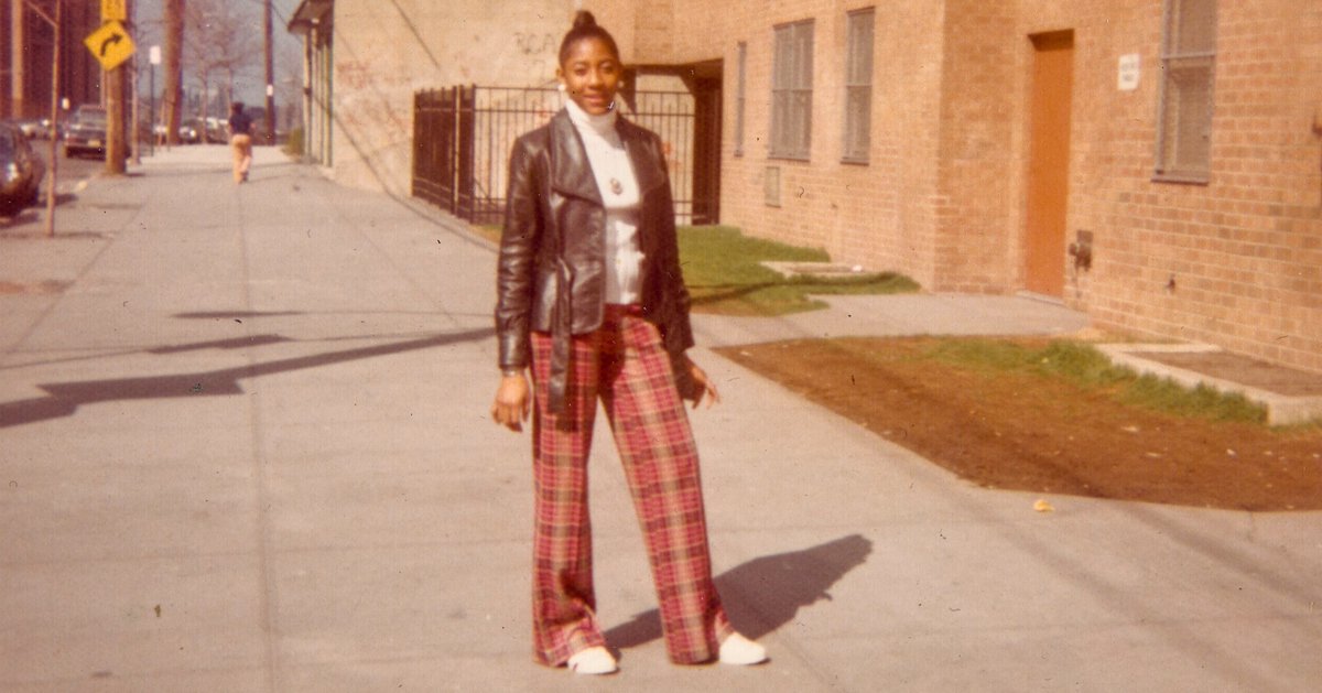 franceculture's tweet photo. C'est l'histoire d'une nuit qui transforma à jamais la musique. Le 11 août 1973, une fête est organisée dans le Bronx. C'est une adolescente qui l'organise, Cindy Campbell. Elle vient de donner naissance au hip-hop.
➡️ https://t.co/4q5XQAB4GK https://t.co/MC5i46Pfne