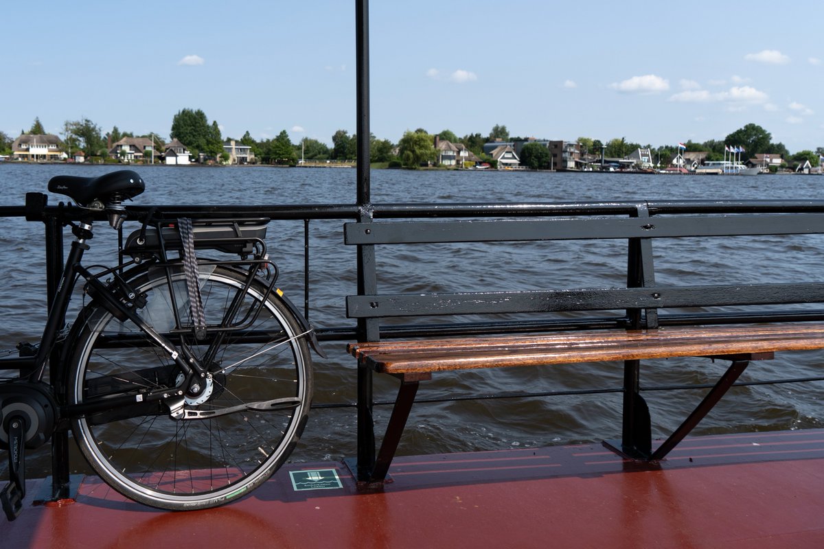 Eilandhoppen op de Loosdrechtse Plassen, dat kan ook als je zelf geen bootje hebt! De hele zomer door, 8x per dag op- en afstappen! NH Media nam de proef op de som, kijk hier hoe het presentator Koen Bugter verging! vechtplassen.nl/nieuws/fotogen…