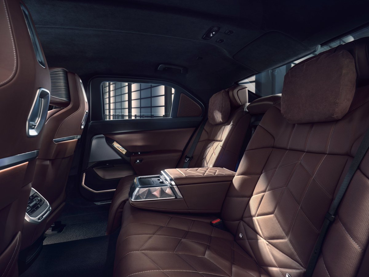 NamasteCar's tweet photo. For ultra VVIPs of the world, #BMW launches #7SeriesProtection

https://t.co/7ooyyuFbET https://t.co/SZwRJBGW8n