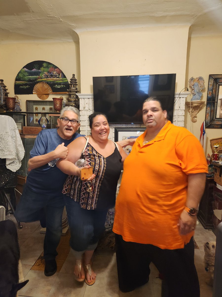 Last weekend, I had an  amazing  visit  from my brother and my niece with her husband from New York .   Amazing  day we had. LOVE MY FAMILY.  ❤️