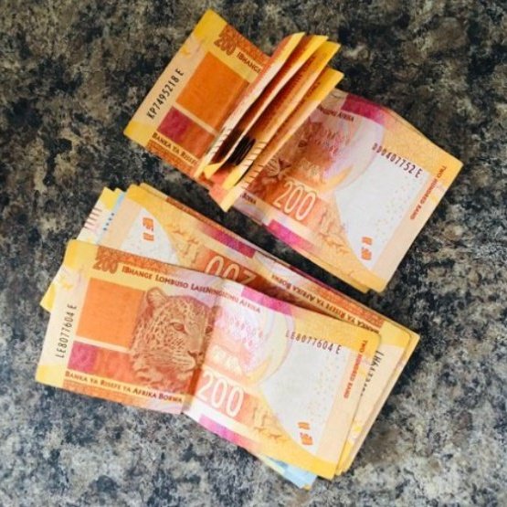 ThisandthatZA's tweet photo. Giveaway alert 🚨🚨🚨   

Get your entries in and stand a chance to WIN R200  cash. 

 Simply like this post and write

 SpazaEats #SpazaEatsLaunch 

to qualify https://t.co/AuoSanRFHk