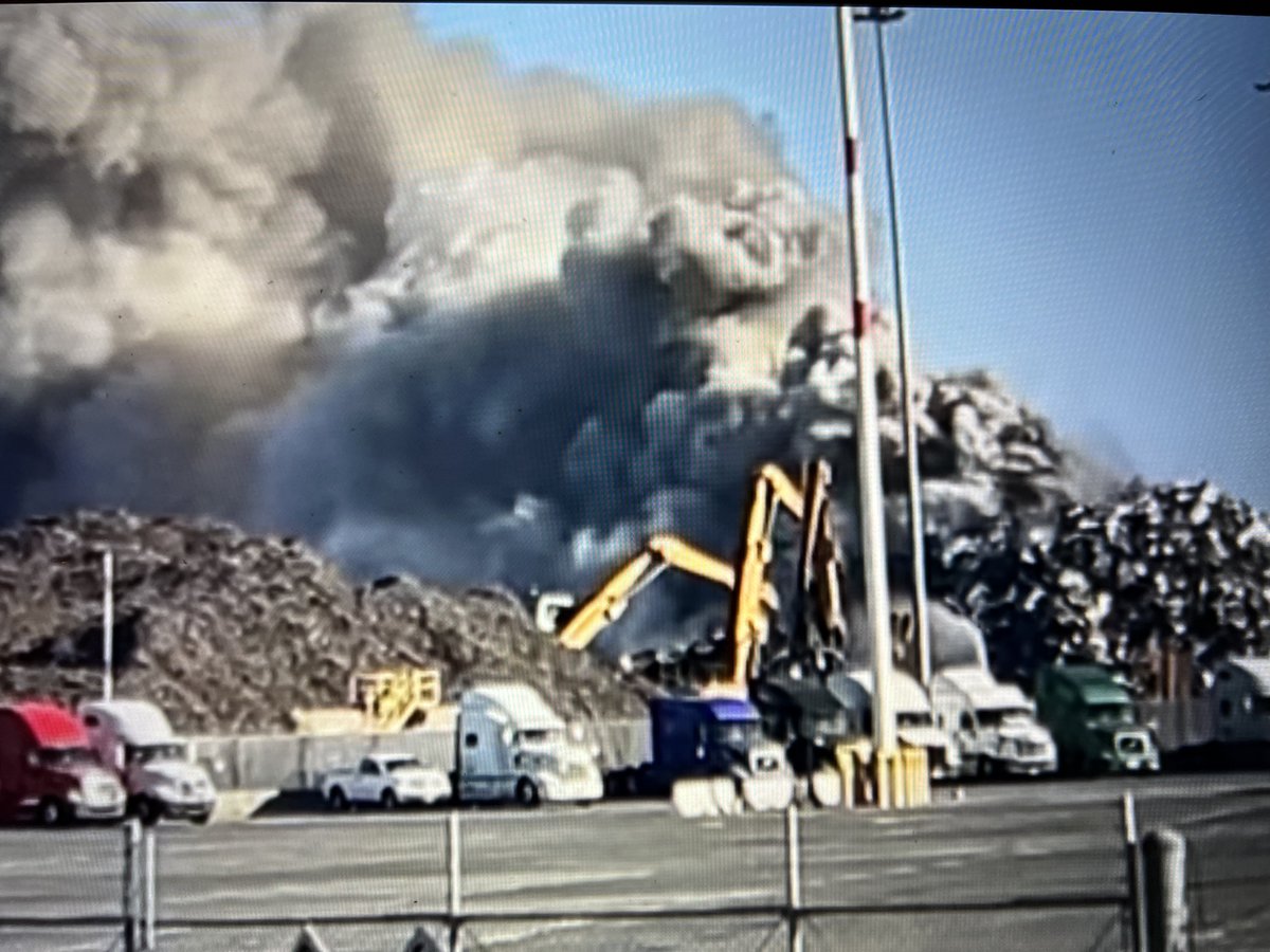 #Oakland #oaklandfire #news Fire at Schnitzer Steel at Port of Oakland by Richard Haick youtube.com/live/HUf0EtbqJ… via @YouTube