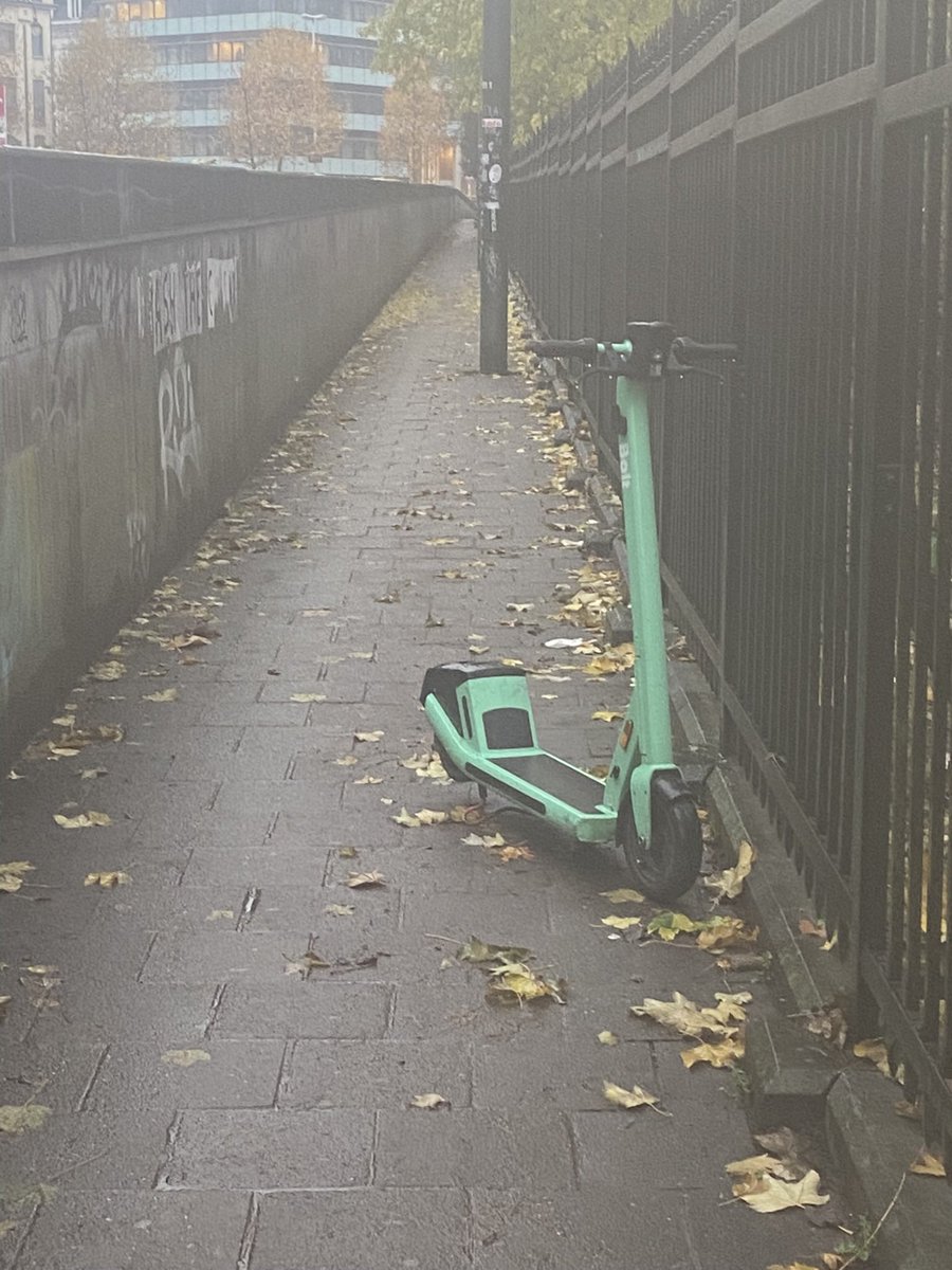MarTrui's tweet photo. @BRUZZbe Misschien kunnen ze dan eerst beginnen zich te gedragen in hun parkeerbeleid https://t.co/r2AHSDzz8E