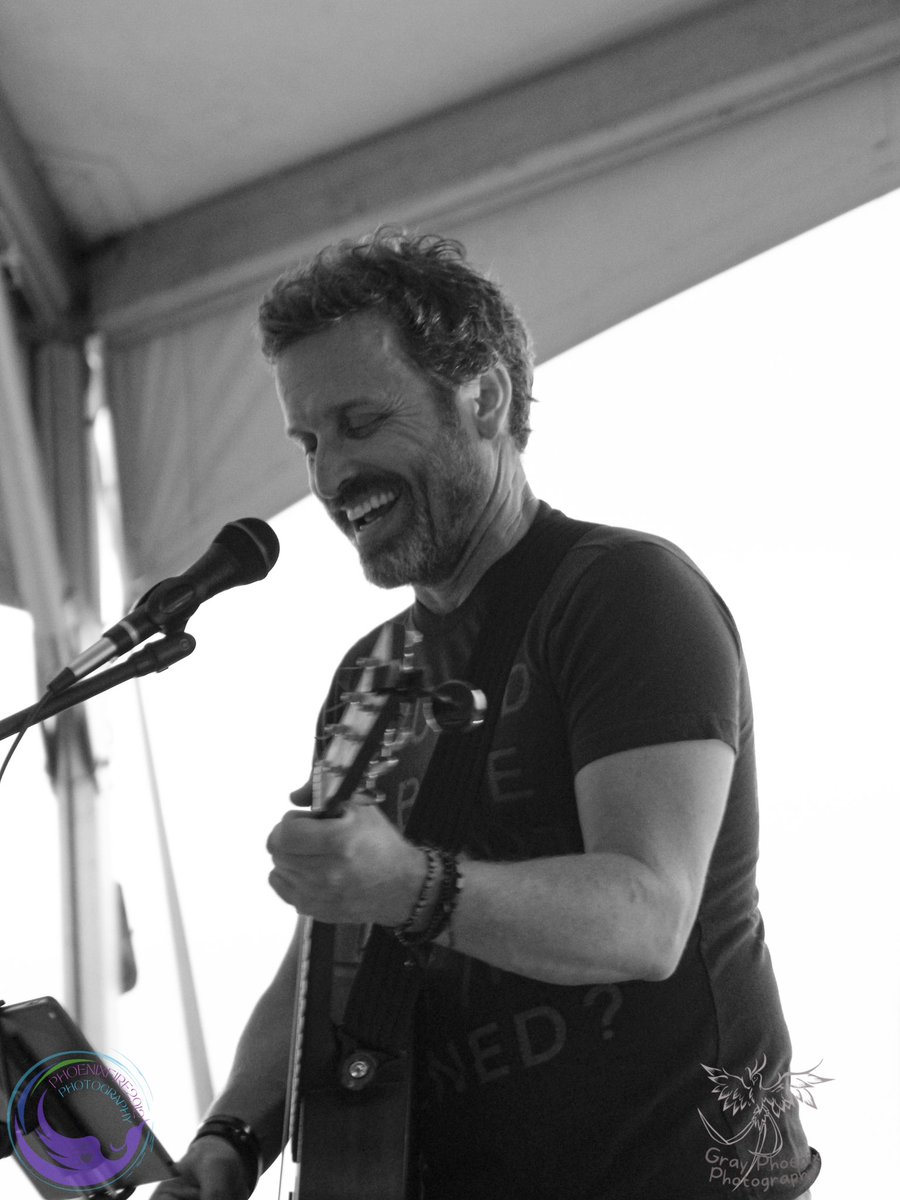 phoenixfire2912's tweet image. Smile! 😄

Rob’s rooftop show
#RobBenedict #MomentoCon