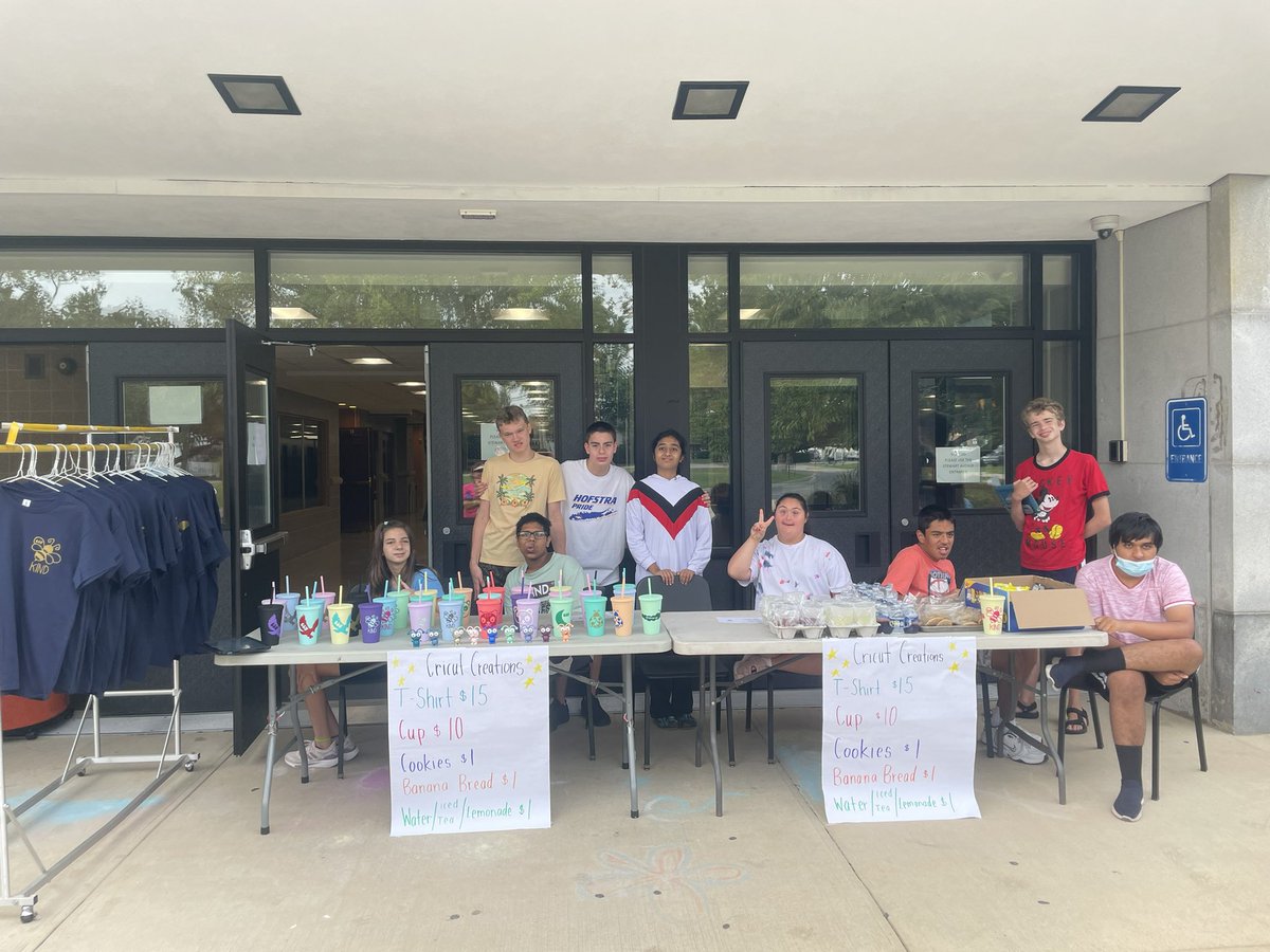 Rockin_Regan's tweet photo. Our last day of ESY eats/cricut believe it or not is already here, time flies when you are having fun!  Come down and show some support and check out the new items! #ESY #wearebethpage 🦅🦅🦅😎 @BethpageUFSD https://t.co/xHbpx80OZ0