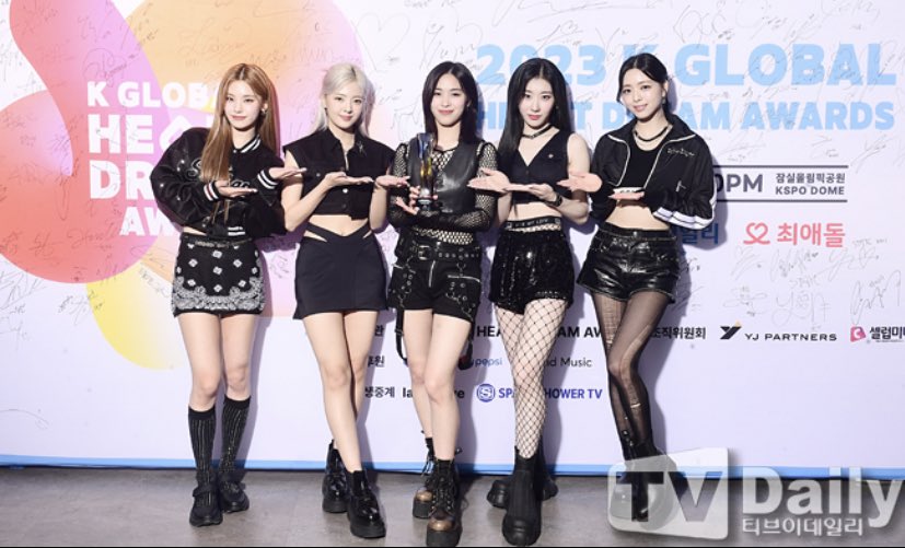onlyforRyujin's tweet photo. ITZY won K-Global Dream HeartAward (BONSANG) at the 2023 K GLOBAL HEART DREAM AWARDS🏆 https://t.co/9eOqjr8BBT