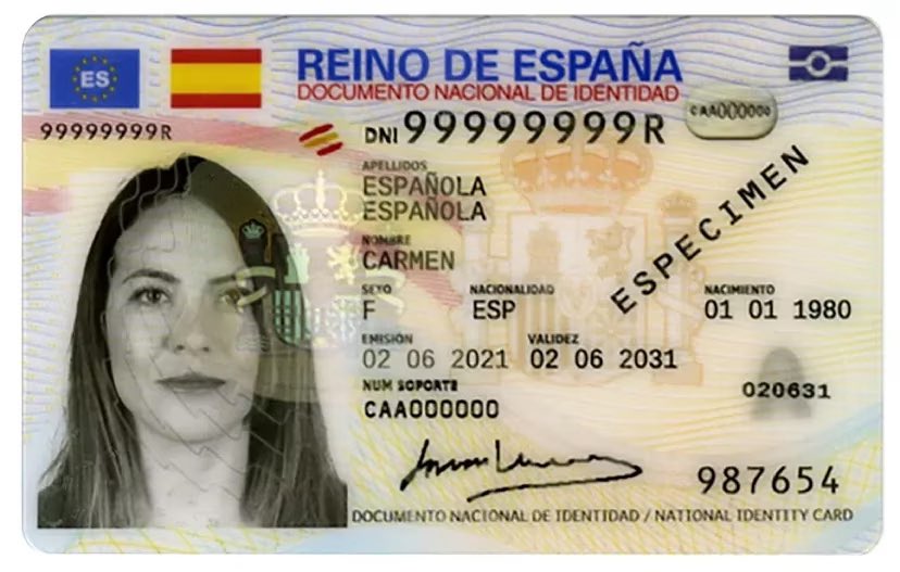 josepcosta's tweet photo. Els nacionalistes són dolents i Espanya té el govern més progre i republicà de la història, però en el nou disseny del document d’identitat hi han afegit 2 banderes d’Espanya, un mapa de l’Estat i la paraula “Reino”. 
Ep, tot això per complir les normes de la UE sobre seguretat. https://t.co/MIZgDPhzFi