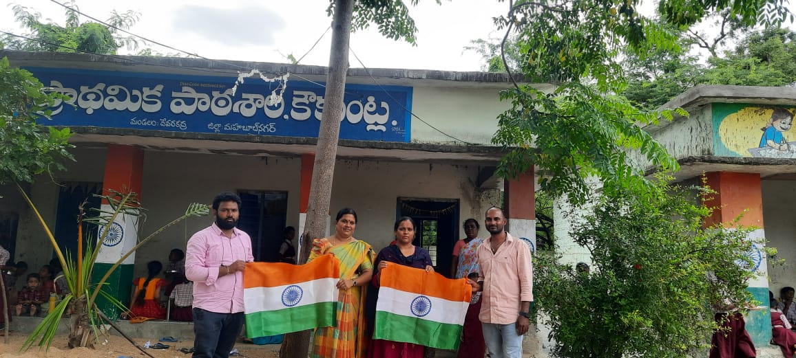 SPMAHBUBNAGAR's tweet photo. #HarGharTiranga campaign by Koukuntla SO team https://t.co/RuYS2CoBbg