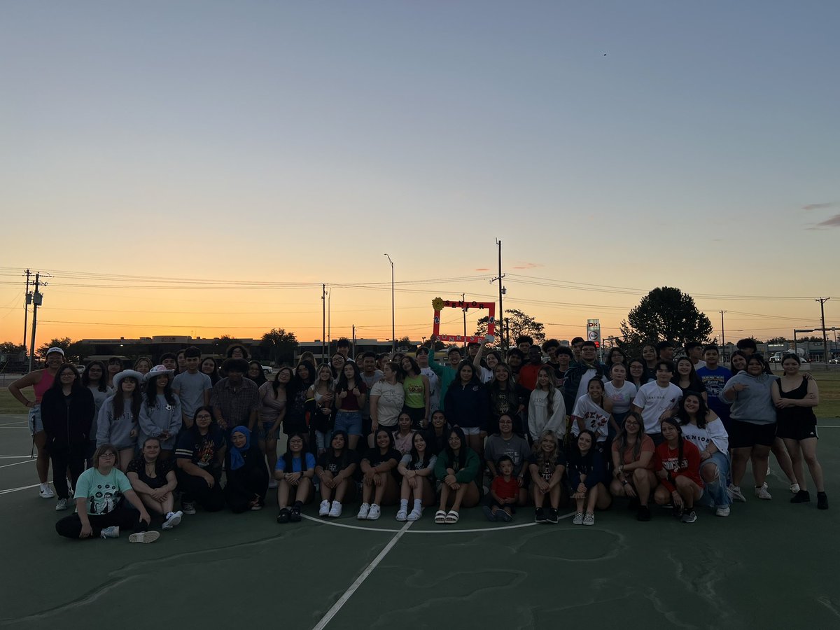 CheralCelisNTO's tweet photo. The sun rises over our senior class this morning! Have a blessed school year, class of 2024. 🥳🌅 https://t.co/6OjTPL64Wy