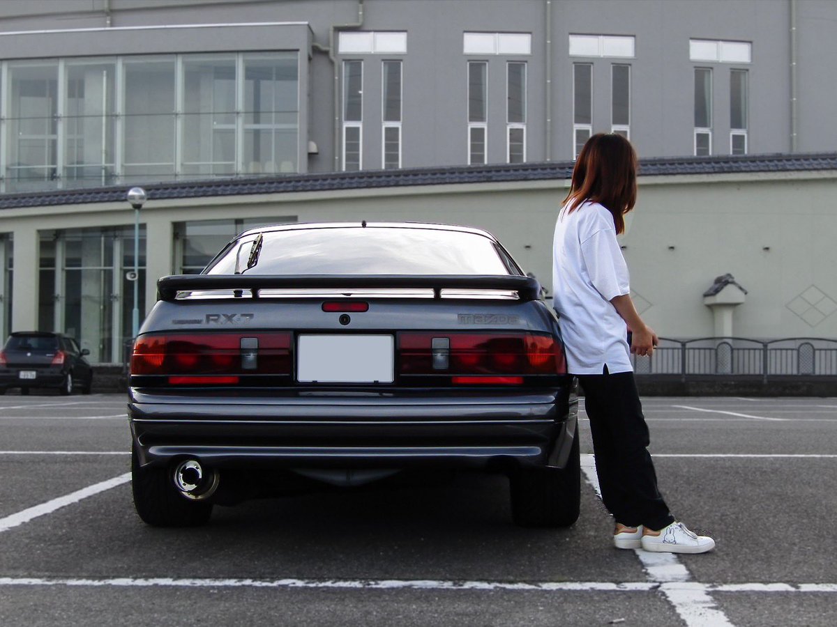 chi_22_36's tweet photo. 実は、2023年7月7日のセブンの日に
SAVANNA RX-7 FC3S GT-Limited
納車されていました
幼少期から憧れ続けたクルマです
サンルーフ、オートエアコン、クルコン、実走行5.5万キロの激ｷﾓ仕様です
納車日から窓が閉まらず早速FCの洗礼を受けていますが、大切に乗ります https://t.co/VbCdd2KJez