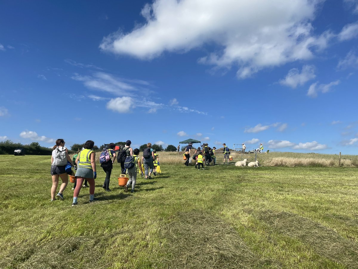 Greater Manchester <a href="/YAC_CBA/">YAC</a> are out on site at Aspull, Wigan today to help Wigan Archaeological Society with the excavations of their Bronze Age Ring Ditch site!
Exciting times!
#archaeology