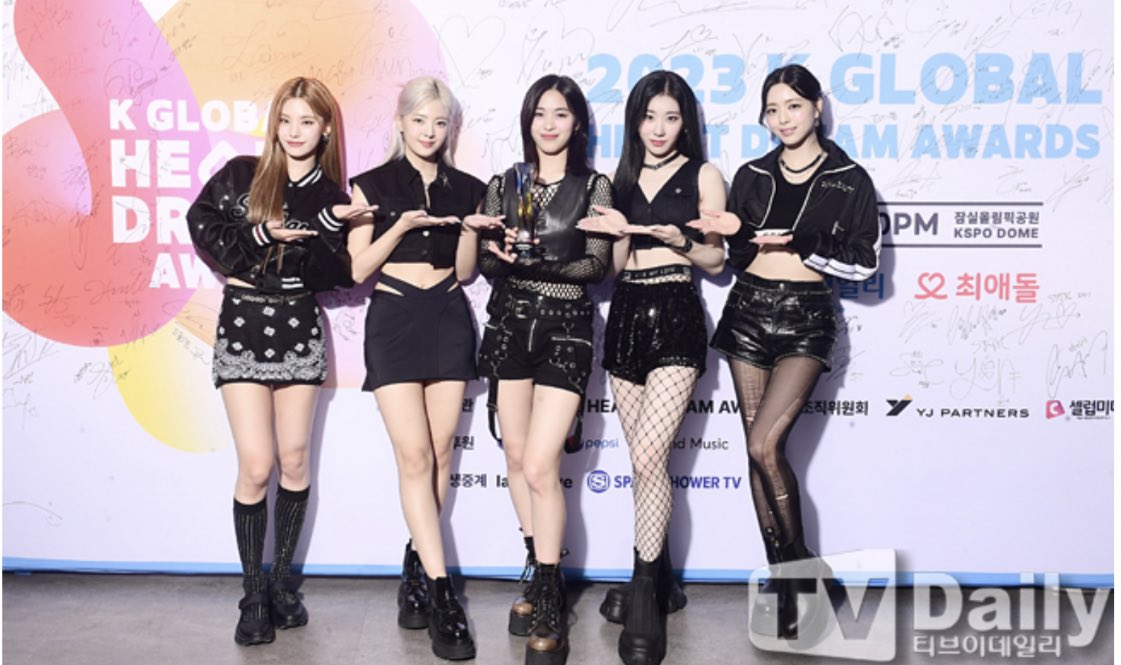 F3K2htGbkAIUw9J?format=jpg&name=medium