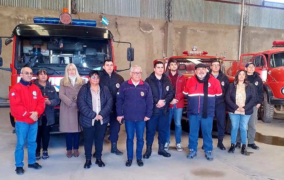 bomberosRA's tweet photo. Los días 4 y 5 de agosto, @CAlfonsoBombero  estuvo en Río Negro junto al equipo de Asistencia a las Federaciones, donde visitó cuarteles de la provincia y realizó una jornada de capacitación 🚒➡️ https://t.co/9El1bEkTna https://t.co/qxtOLAUePm