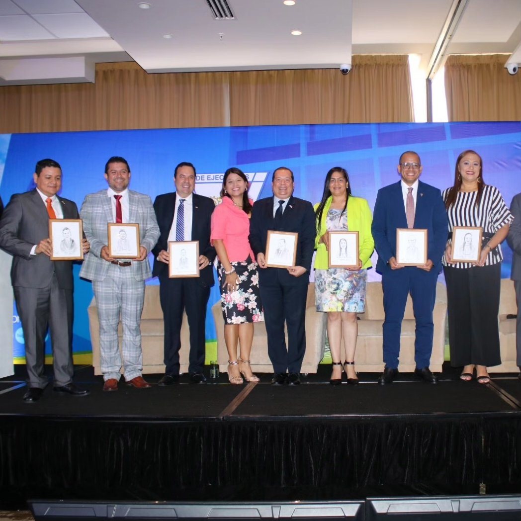 La APEDE resaltó su compromiso con la búsqueda eficiente de soluciones a los desafíos del sector logístico, en el Foro Logístico 2023  “Desarrollo de nuevos negocios para la integración logística nacional intermodal”.

#APEDE
#ElOrgulloDePertenecer
#ForoLogisticoAPEDE