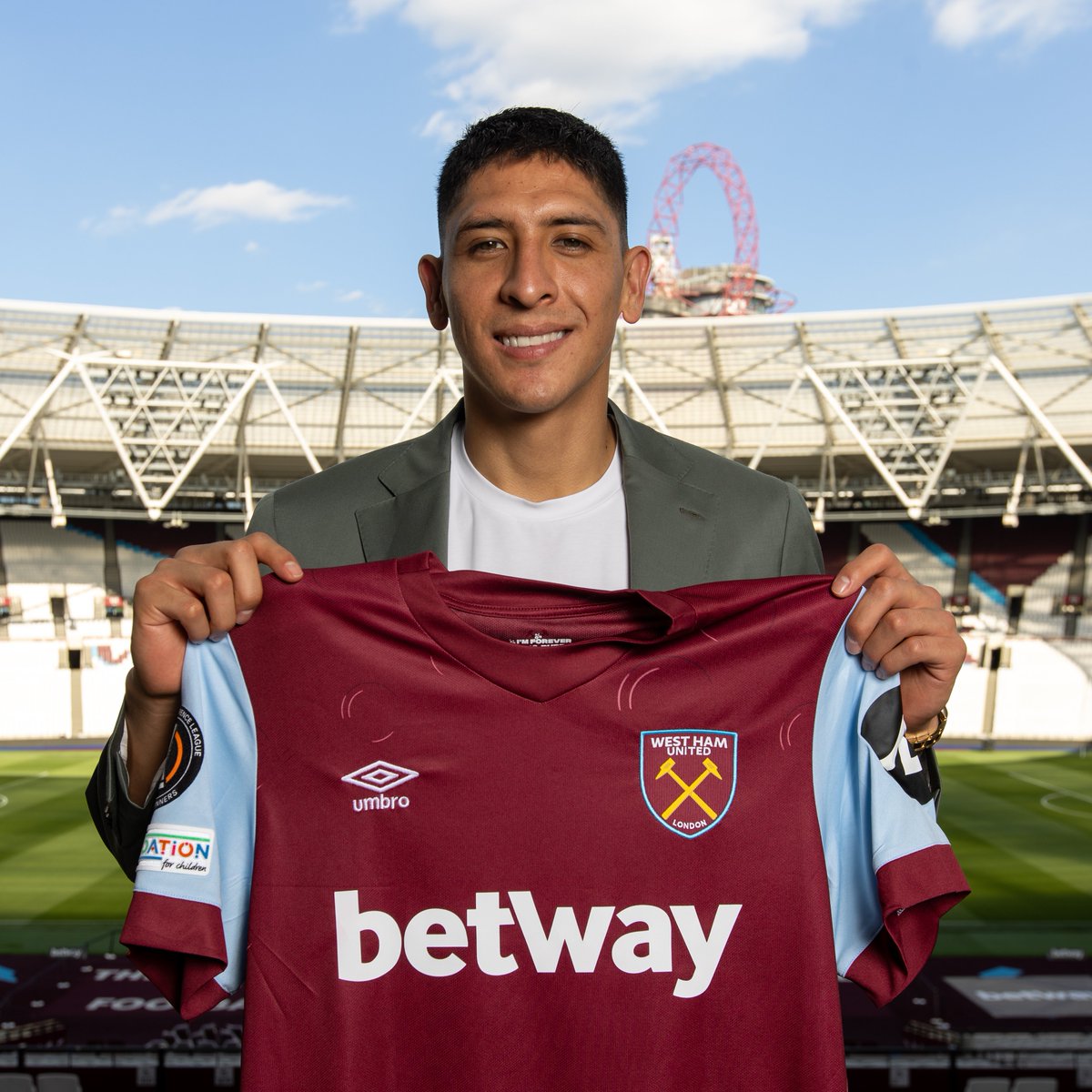 WestHam's tweet photo. A new member of the Irons family, @EdsonAlvarez19 ⚒️ https://t.co/tPwqwVqAKv