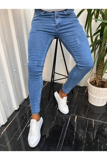 simdilikarici's tweet image. Bi erkekte görünce sinirden 30dk kitlenip baktığımız itemler

akıllı saat
crocs terlik
su çanta
dar pantolon