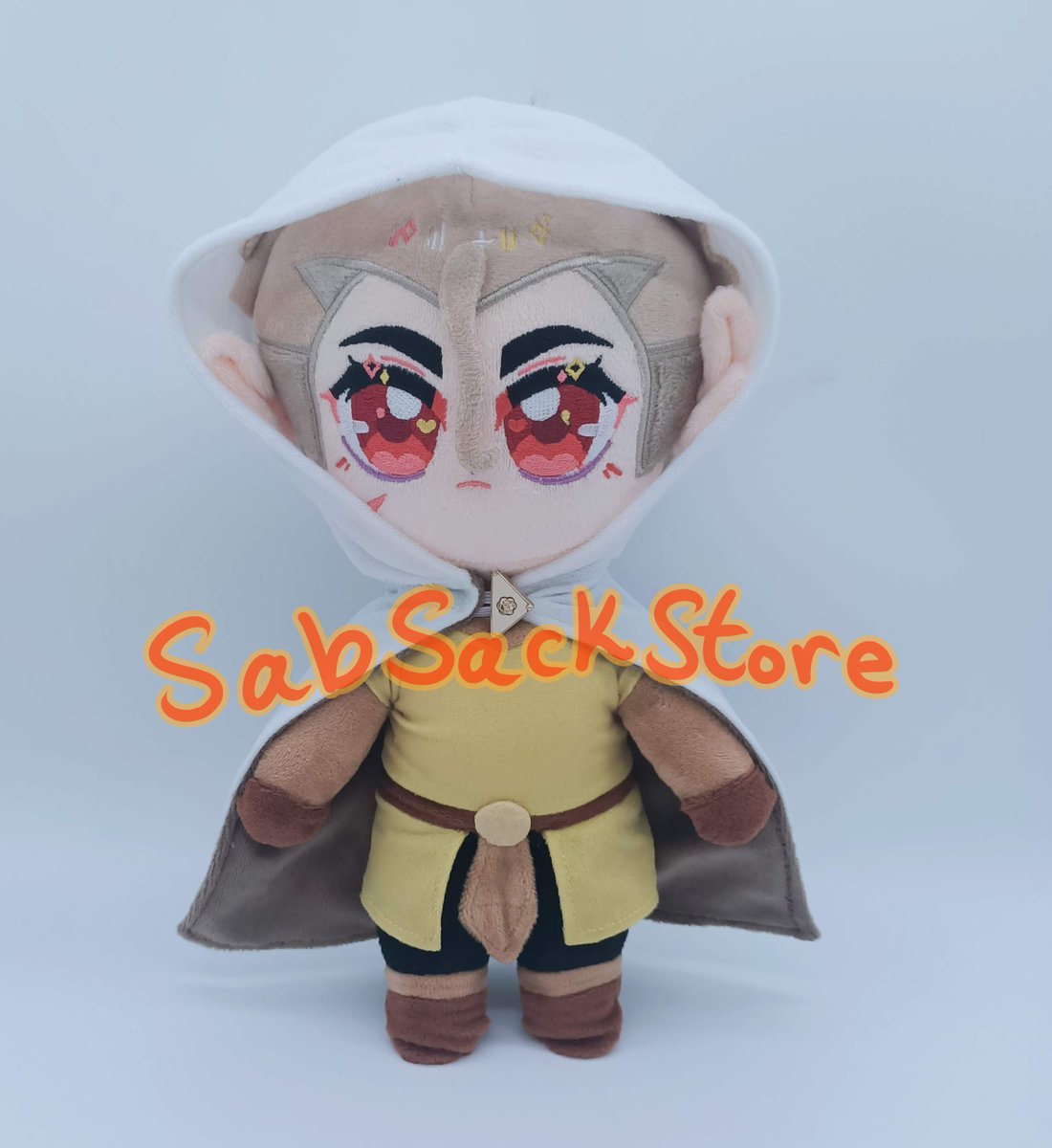SabSackStore's tweet photo. ‼️RTs/sharing appreciated‼️
With the triangle button being added to make the cape removable, the sample of my TOH golden guard Hunter plush sample is done!! I hope yall like him <3 He'll now start mass production c: He's still up for early adoption~ #TheOwlHouse #tohHunter https://t.co/gf8GGje4IJ