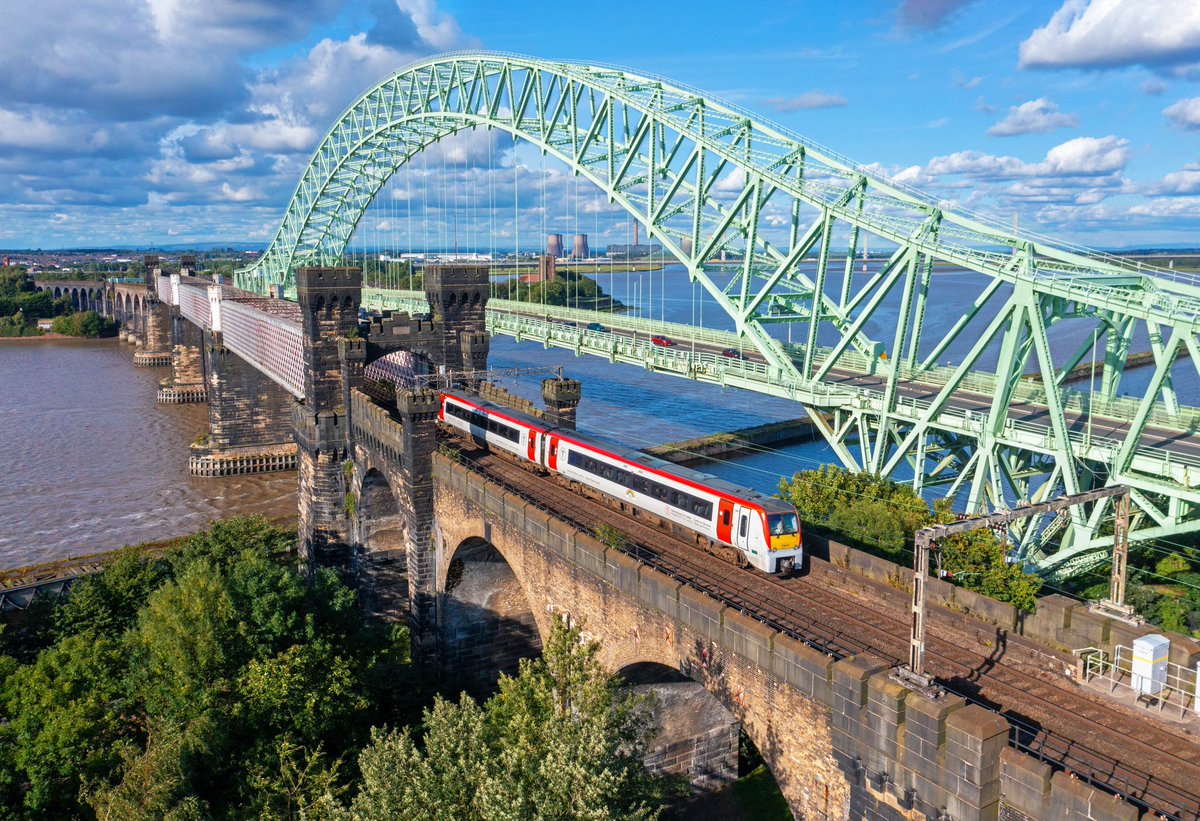 McateeTom's tweet image. ATW 175010 crosses Runcorn Viaduct with the Silver Jubilee Bridge taking centre stage over the River Mersey.
Fiddlers Ferry can also be seen ..😅 📸☀️
@transport_wales 

⭐️ Print Store ➡️🏞🚂 etsy.com/uk/shop/Railwa…

#runcorn #liverpool #rivermersey #merseyside