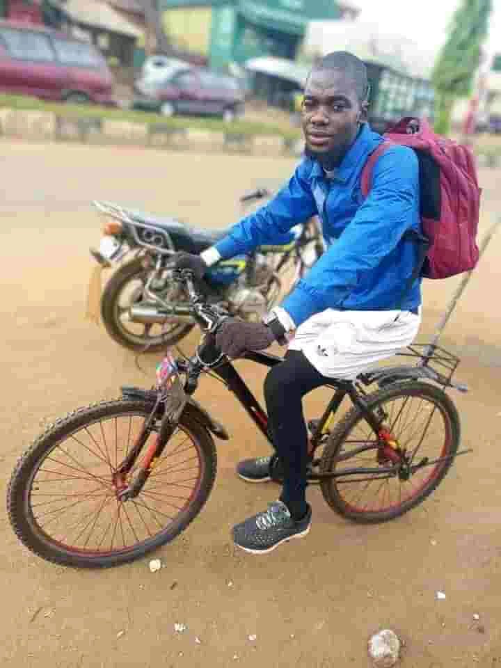 ssbmuzik's tweet image. A young man called @emmiwuks embarked on a Benue to #Lagos on a bicycle to meet #Afrobeat Superstar @davido  He is currently on Day 8 today.

Please retweet till #davido see this
@MissRozapepper @30BG_CEO @doshdmw @DAMIADENUGA