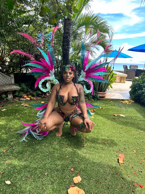 i wanna dance on youuu 🦚 https://t.co/sUiFD0kuVG<a href="/tag/squidgames"class="tags"><span>#squidgames</span></a><a href="/tag/squidgame2"class="tags"><span>#squidgame2</span></a>