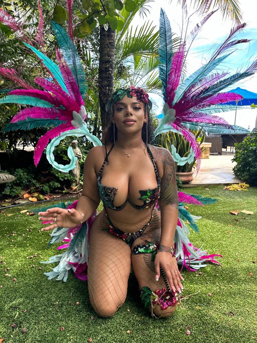 i wanna dance on youuu 🦚 https://t.co/sUiFD0kuVG<a href="/tag/squidgames"class="tags"><span>#squidgames</span></a><a href="/tag/squidgame2"class="tags"><span>#squidgame2</span></a>