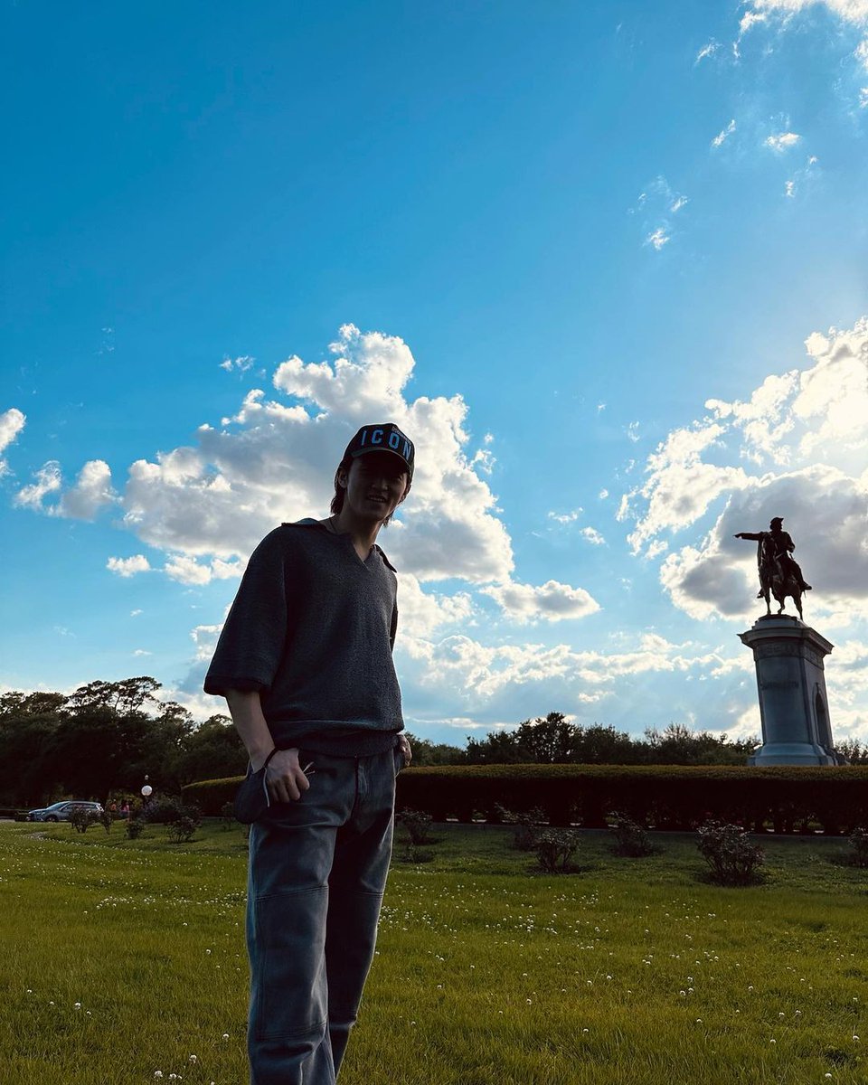 MNHYEONGL's tweet photo. I am a Leo, though, pride leads me through and through. So, I just allowed my lungs to appreciate the fresh air of Texas! https://t.co/HhHhueMOY0