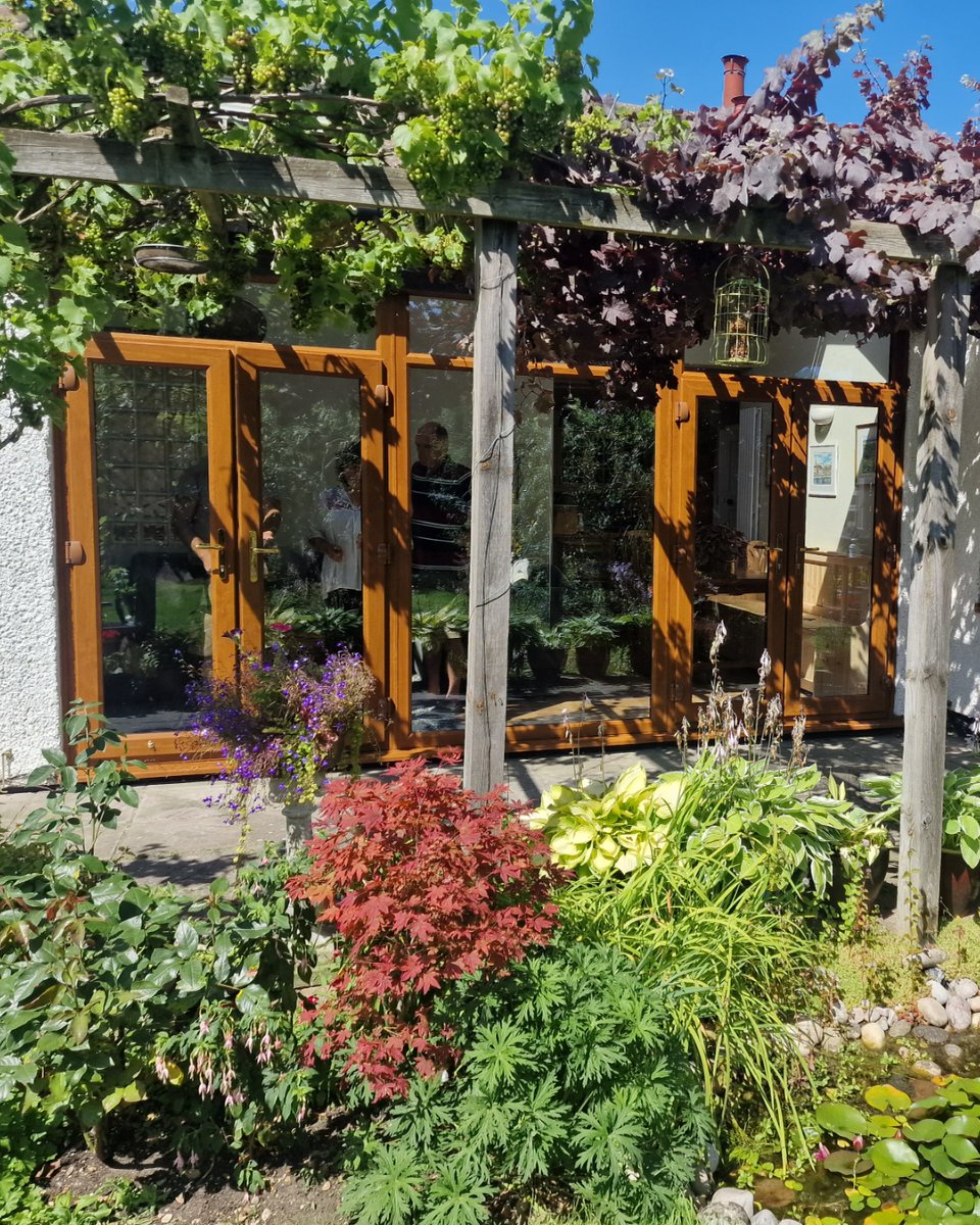 ElglazeUK's tweet photo. A fantastic install completed on the rear of this property in Cambridgeshire. Featuring uPVC French doors and windows in Irish Oak overlooking a beautiful garden. Contact us to arrange your next home improvement. Link in bio. #dontmoveimprove #upvcwindows #frenchdoors https://t.co/rZUfQRperi