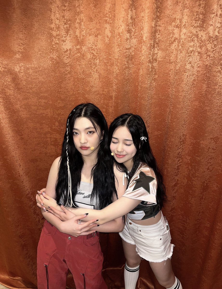 by_Weeekly's tweet photo. [#지한]
우리 멤버들 사랑해💜💛💚
Queens Assemble🤍✨

#Weeekly #위클리
#Jihan https://t.co/mmVF98fUwT