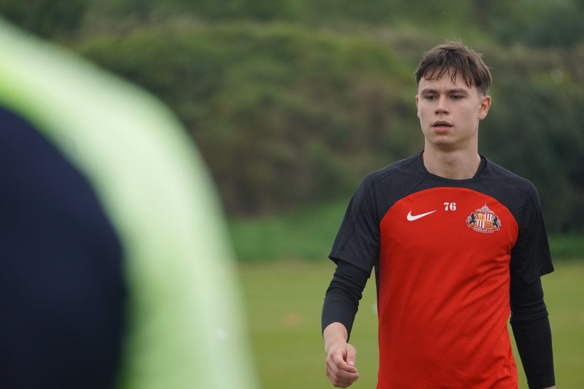 AcademyOfLight's tweet photo. Finishing touches ✊

🔢 Four days to go...

#SAFC | #PL2 https://t.co/qfHVsWXvBf