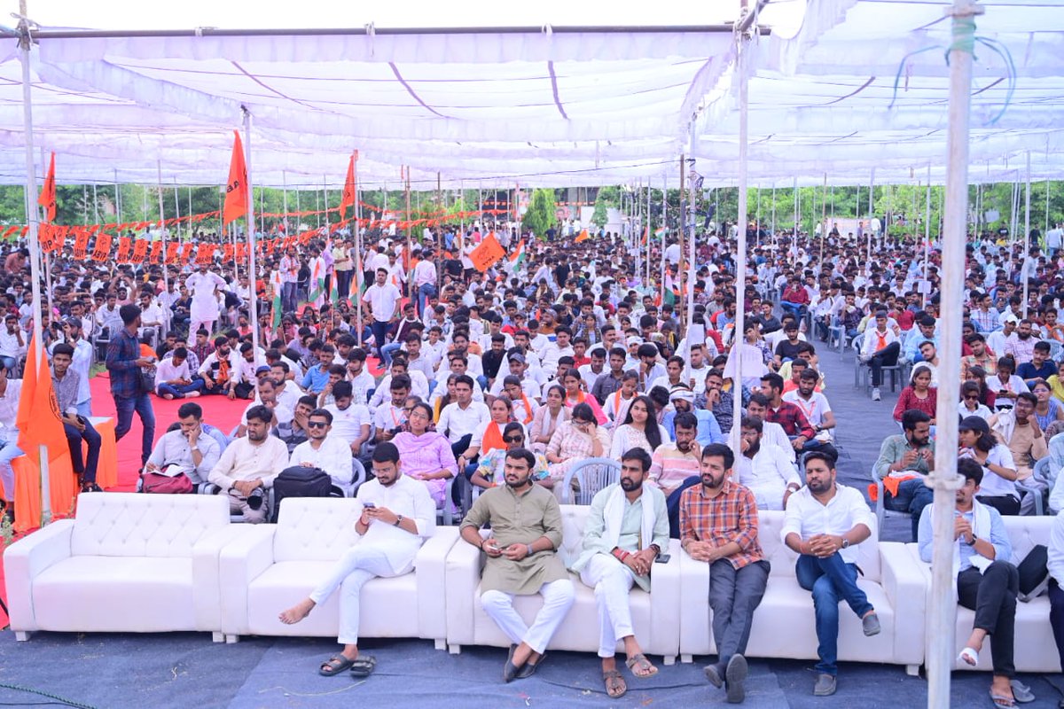 ABVPVoice's tweet photo. जब दो नौजवान जगत जननी जगदंबा माँ सीता के अपरहण के बाद पद यात्रा पर निकले थे तब रावण की लंका ख़ाक हो गई थी। आज राजस्थान के हज़ारों नौजवान #न्याय_पदयात्रा पर निकले हैं, परिणाम क्या होगा आप सभी उसकी कल्पना कर सकते हैं: श्री @yagywalkya (राष्ट्रीय महामंत्री, अभाविप)

#NyayMangeRajasthan
#NyayPadYatra