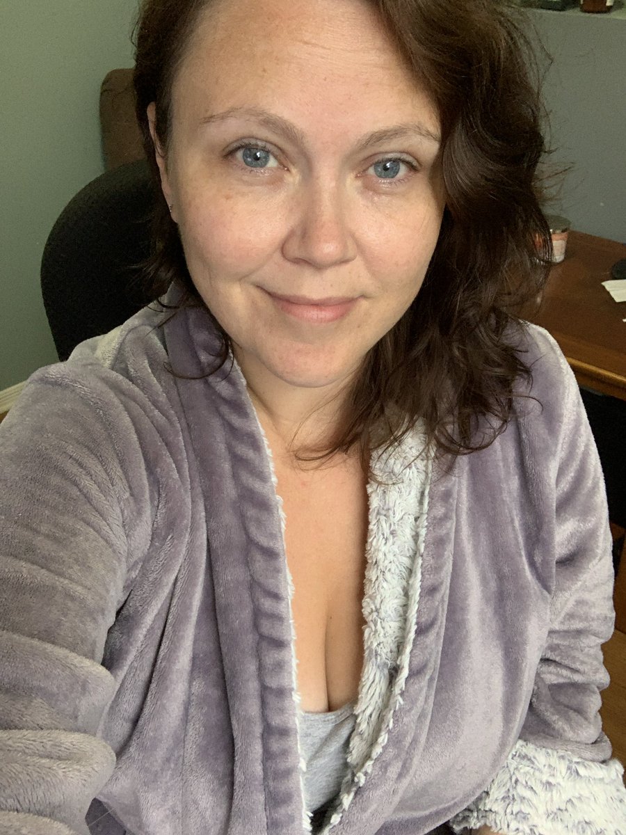 Christa_noK's tweet photo. A chilly damp morning like this means working in my fuzzy robe 😌 #workfromhome #cozyallday #bedhead #nofilter #comebacksummer https://t.co/tjQOViLJq2