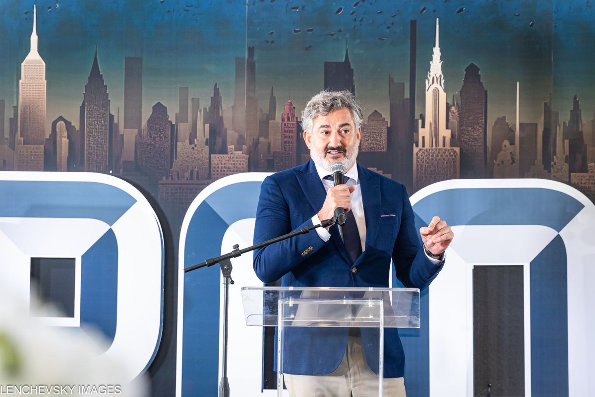 pearlsNY's tweet photo. Thank you @mrkorangy founder of the @trdny for being the keynote at PCON 2023 – the real estate event founded by a yeshiva grad that brings together NYC experts in politics and real estate. https://t.co/ih4EJOSOF5