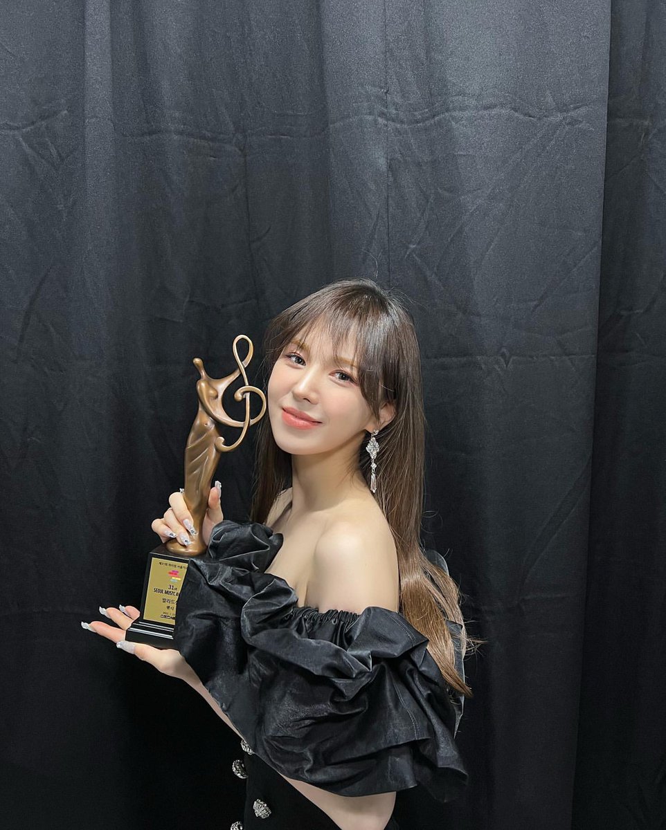 wenseul daily tweet media