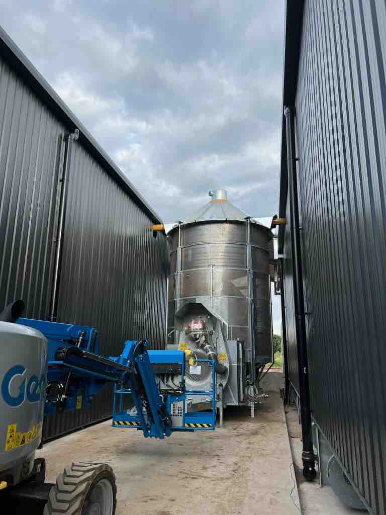 McArthur_Agri's tweet photo. Awesome push from Harrison and Shane this week, new Mecmar Group S 35 T with grain handling equipment will be commissioned shortly for wheat coming off. More photos to follow of this plant! #wetharvest #mecmar #skandiaelevator #harvest2023 #generationalinvestment https://t.co/4rDZTuwxAV