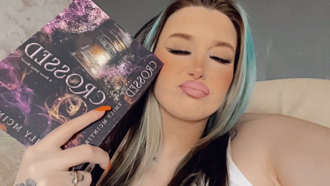 3rd book within 3 days&hellip; @authoremilym you have me hooked on these books&hellip; I&rsquo;ve read hooked, wretched &amp;<a class="tags" target="_blank" title="On Twitter" href="/?out=eyJ0eXAiOiJKV1QiLCJhbGciOiJIUzUxMiJ9.eyJpYXQiOjE3MjYwMTUwMTAsImlzcyI6InR3cG9ybnN0YXJzLmNvbSIsIm5iZiI6MTcyNjAxNTAxMCwiZXhwIjoxNzU3NTUxMDEwLCJyZWRpcmVjdF91cmwiOiJodHRwczovL3R3aXR0ZXIuY29tL2F1dGhvcmVtaWx5bSJ9.d3xVd-XJ0Aic6agLIbwBEl1WZyjcY2iWOmOJ8PUfjDoWf9eScRmKYzfeokkeYyfzneL0so5YKolNcBksQnZtlA">@authoremilym</a><a href="/tag/books"class="tags"><span>#books</span></a><a href="/tag/bookseries"class="tags"><span>#bookseries</span></a><a href="/tag/neverafterseries"class="tags"><span>#neverafterseries</span></a>