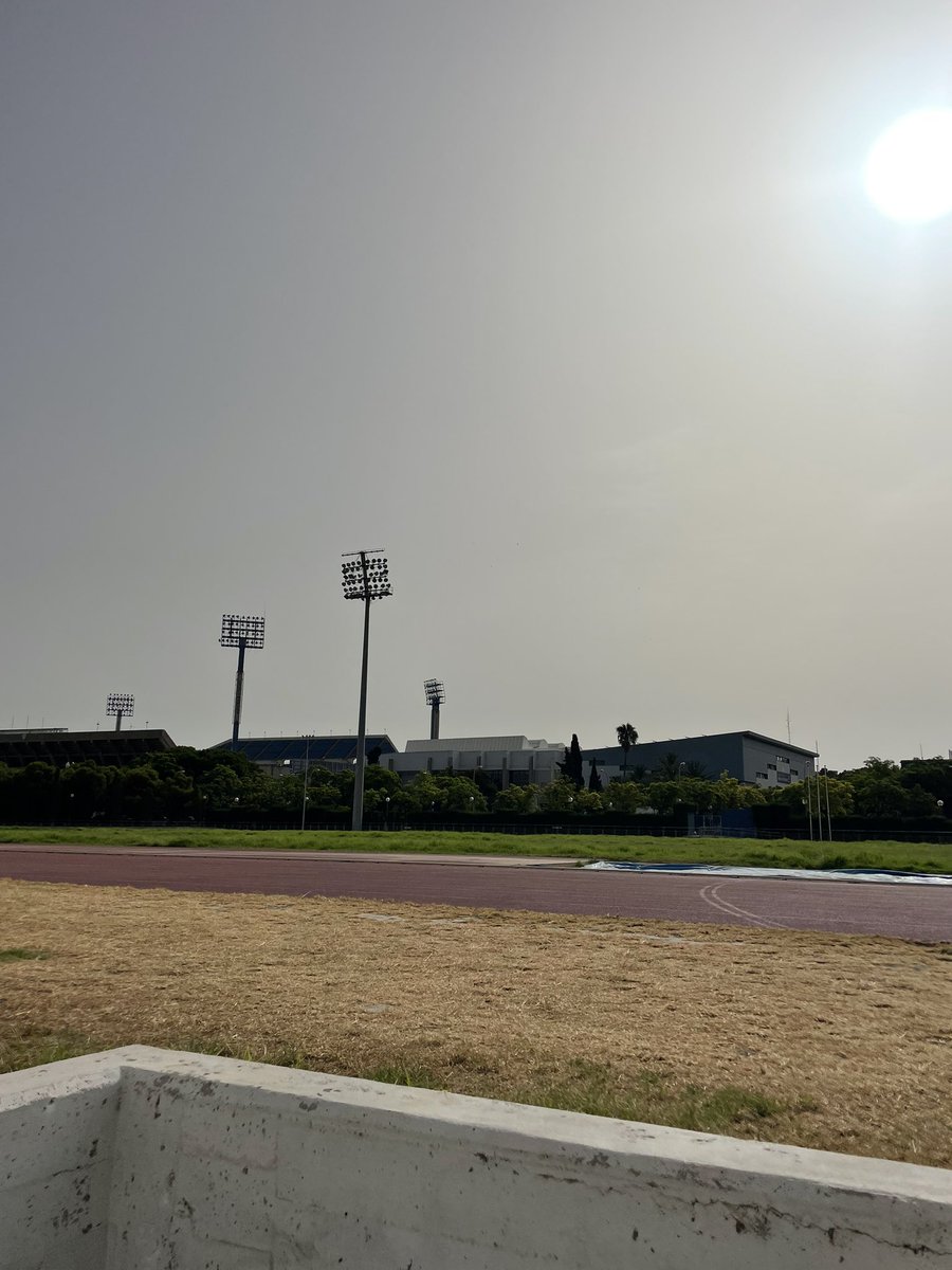 Joseagarimo's tweet photo. ¡Día de pista! Hoy hay alerta máxima de calor así que hemos ido temprano. ¡A hidratarse bien hoy! 🏃🏽‍♂️🇪🇸🤘🏽💪🏽 #opositor #athlete  #athletics #alicante #tossal https://t.co/465SpIp7kp
