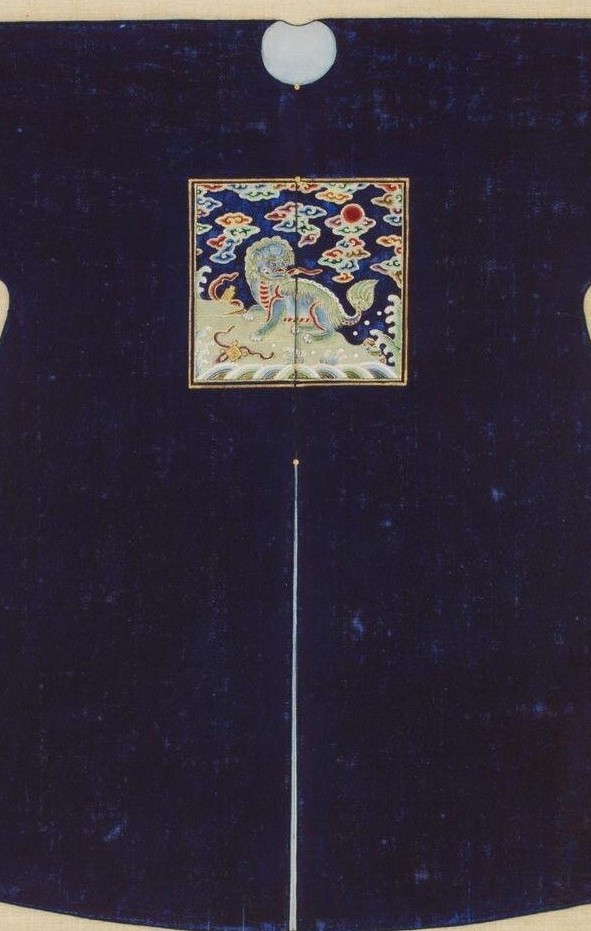 ChineseIcon's tweet photo. 🦁
The #SecondRank #MilitaryOfficial wore a badge decorated with a #Lion. Often depicted in white, the animal could also be in blue. From mid-Qing onwards, the lion's hair extended from the mane along its back to the tail, with curled tips: https://t.co/W39JMPmwbi
#VAmuseum #CIT https://t.co/bhvQw62drs